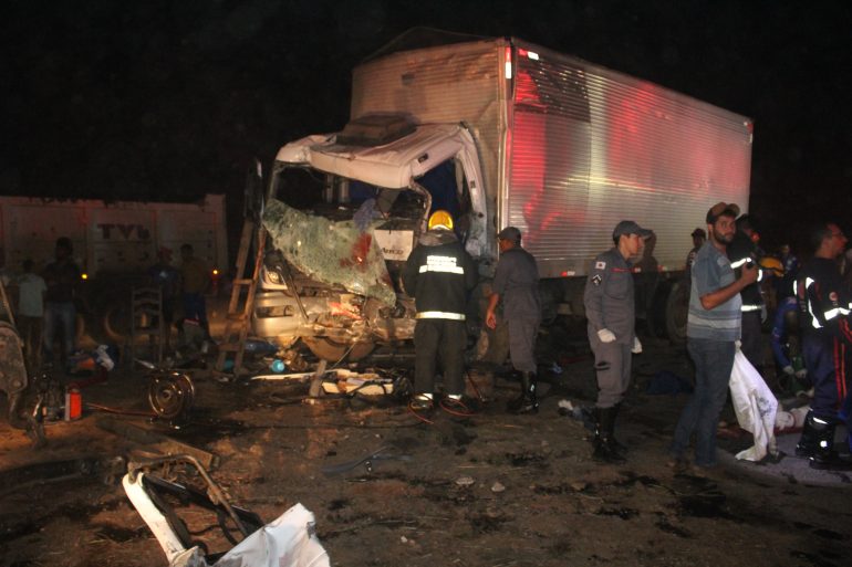 Caminhoneiro morre em colisão frontal com carreta na BR-381 em Antônio Dias
