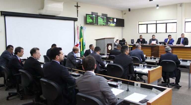 Câmara de Itabira aprova ampliação da licença paternidade para servidores municipais