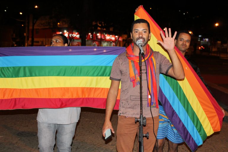 “Estamos aqui pedindo respeito”, diz líder LGBT em ato no Centro de Itabira