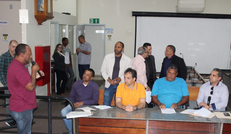 Regime empregatício de agentes comunitários e promoção de servidores geram impasse na Câmara de Itabira
