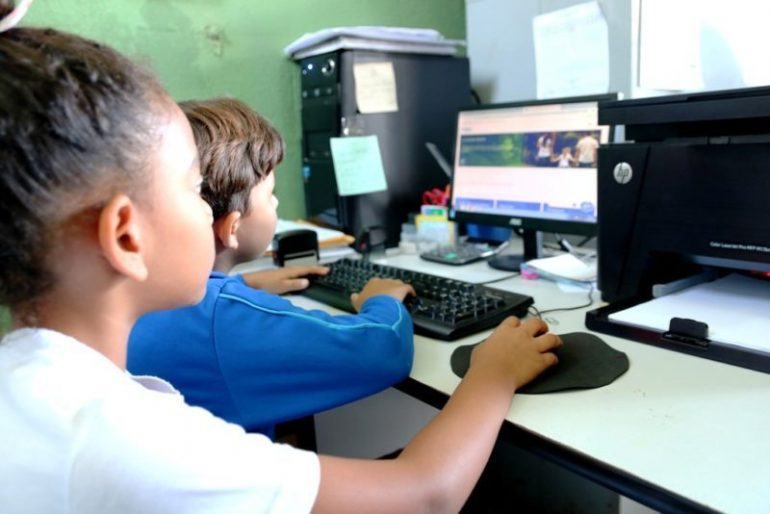 Programa Educação Conectada promete levar internet a 6,5 mil escolas rurais até o fim do ano