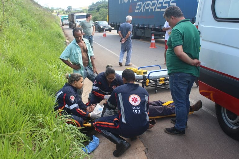 Homem é socorrido após cair de cavalo em rodovia