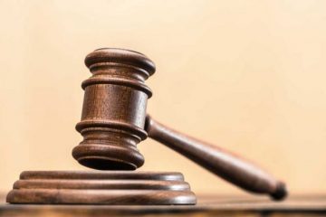Homem é condenado a 47 anos por encomendar morte de família