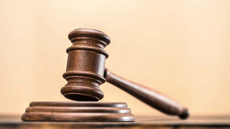Homem é condenado a 47 anos por encomendar morte de família Homem é condenado a 47 anos por encomendar morte de família