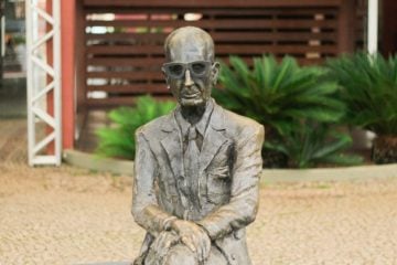 Carlos Drummond 116 anos: orgulho que ultrapassa gerações