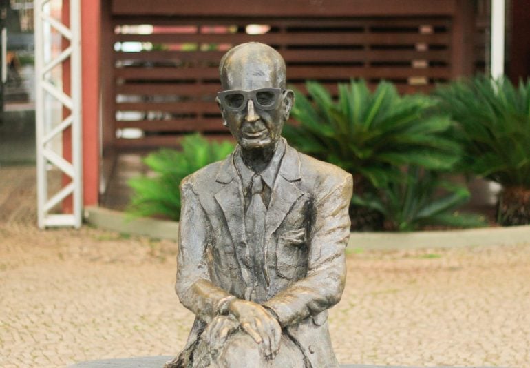 Carlos Drummond 116 anos: orgulho que ultrapassa gerações