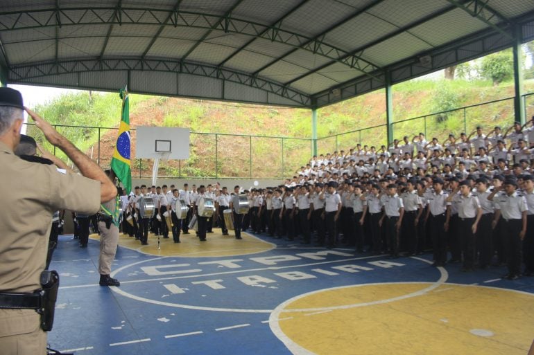 Em comemoração ao Dia da Bandeira, Colégio Tiradentes realiza ação solene em Itabira