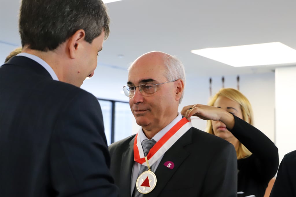Mauri Torres é homenageado pela  Advocacia Geral do Estado de Minas Gerais