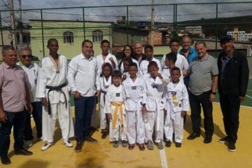 Moradores do bairro Machado recebem quadra reformada