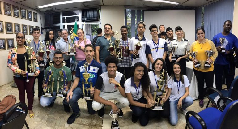 Destaques do Jemi são premiados pelo prefeito