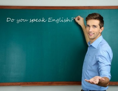 The book is on the table: tem vaga para professor de inglês no Sine Itabira