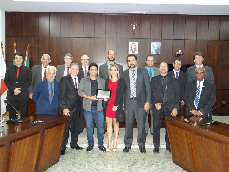 Câmara de Monlevade concede diploma de Mérito Desportivo ao treinador Denis Alacoque