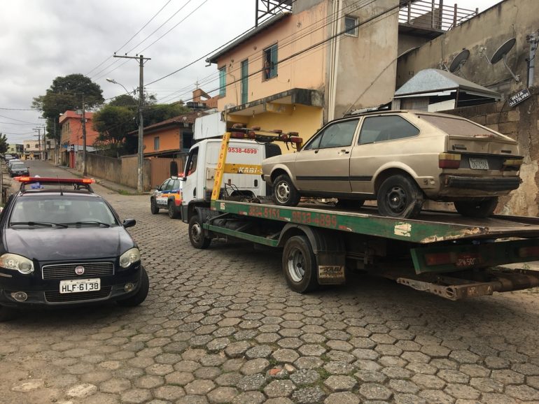 Após fase de advertência, Prefeitura de Itabira começa recolhimento de carros abandonados
