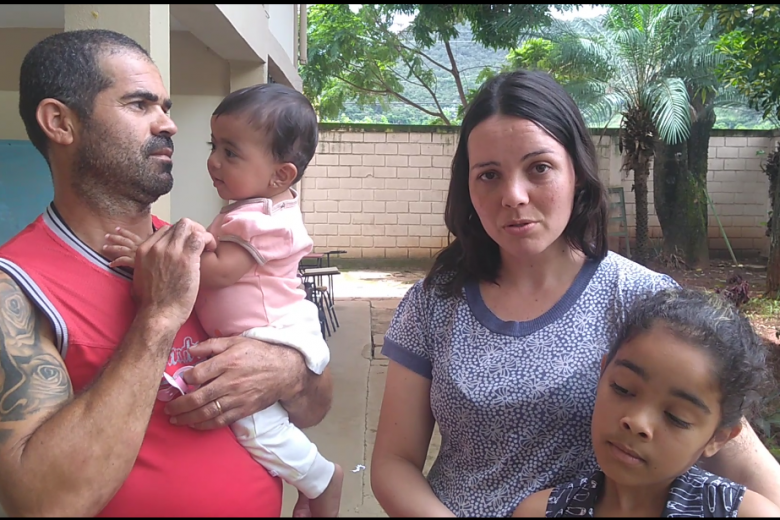 Temendo rompimento de barragem, moradores se preparam para a evacuação