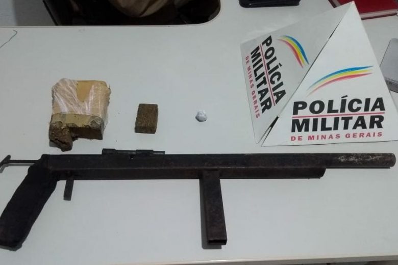 PM apreende drogas e uma escopeta de fabricação caseira em nova operação na rua Floresta, em Itabira