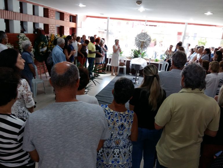 Homenagens marcam despedida de Myriam Brandão