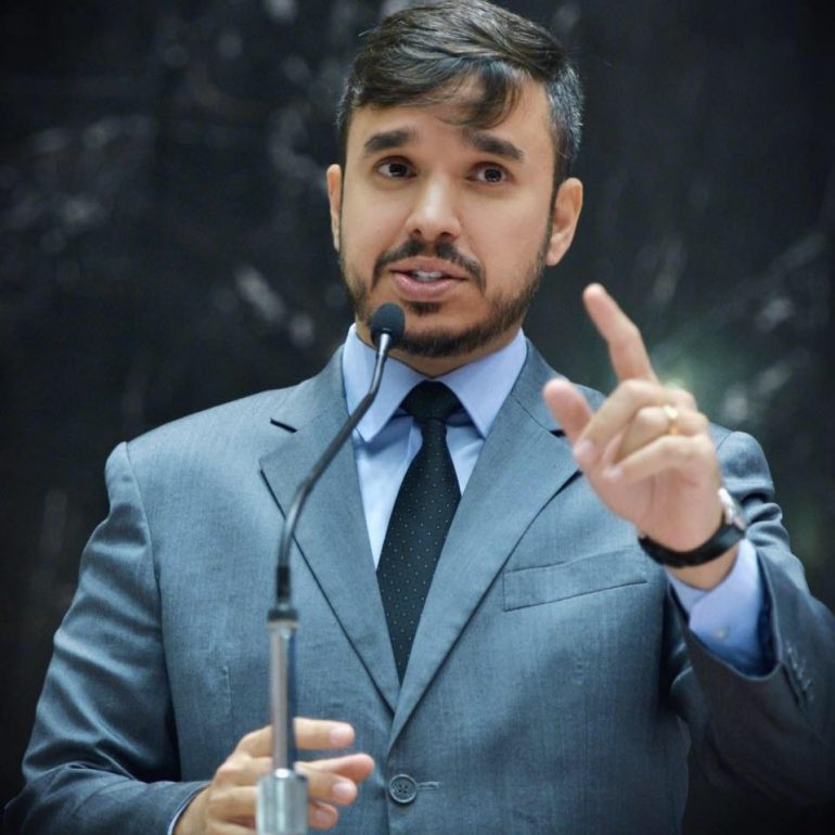 Conheça o candidato e suas propostas: Léo Portela