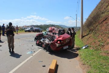 Acusados de homicídio batem carro na fuga e morrem em Itabira