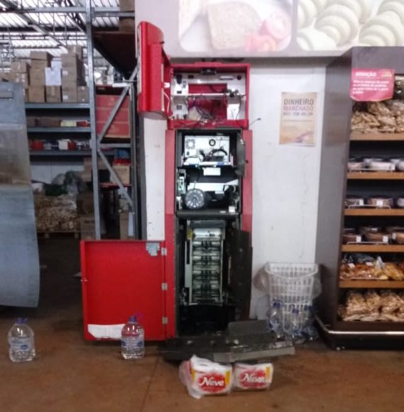 Bandidos arrombam caixa de supermercado e levam R$260 mil em Barão de Cocais