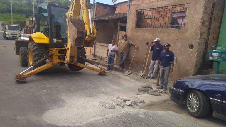 Prefeitura remove quebra-molas construídos por populares no bairro São Cristóvão