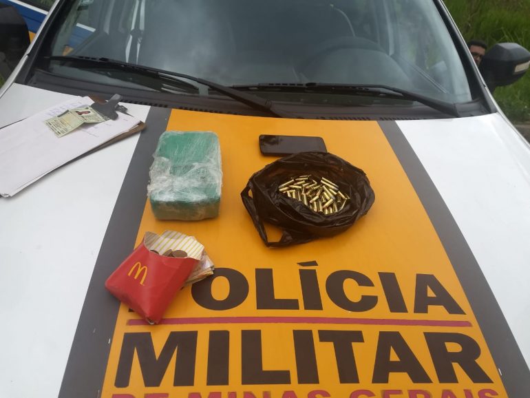 Polícia Rodoviária prende homem que trazia droga e munições para Itabira