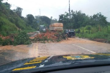 Chuvas provocam interdições na BR-381