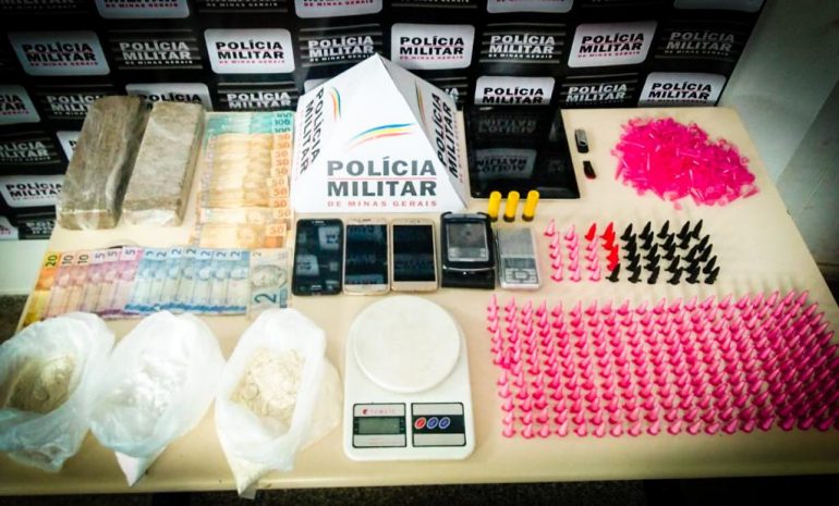 PM de João Monlevade prende traficantes com 285 pinos de cocaína
