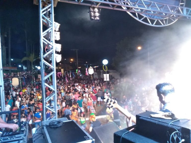 Itambé do Mato Dentro faz a festa com DJ Leo