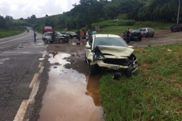 Batida frontal deixa cinco feridos na BR-381