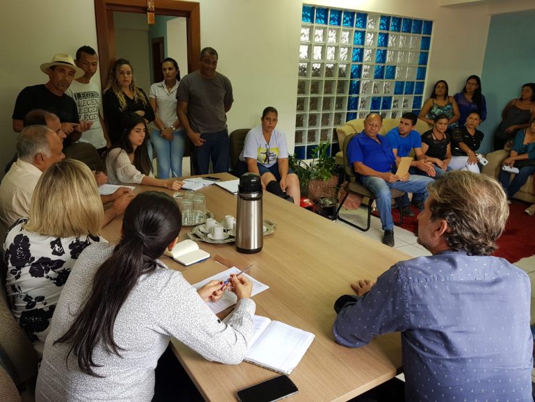 Moradores da comunidade de Socorro, em Barão de Cocais, cobram respostas da Vale