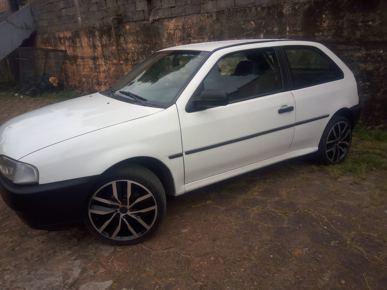Vidraceiro tem carro roubado no Centro de Itabira