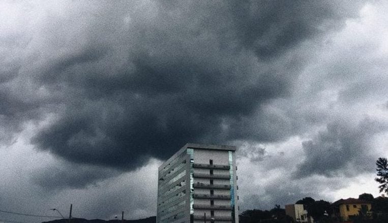 Temporal em Itabira teve mais da metade do volume de chuva de todo fevereiro