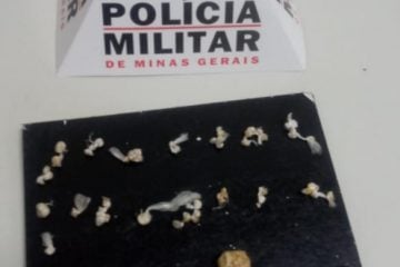 PM apreende pedras de crack e prende dois homens