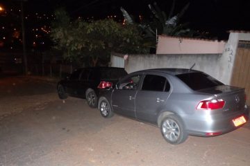 Casal com sintoma de embriaguez é preso após roubar carro de taxista em Itabira