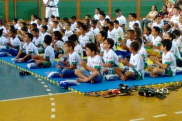 Projeto “Ippon Social” entrega 100 kimonos e camisas a crianças e adolescentes de Santa Bárbara
