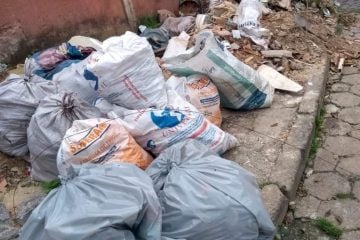 Entulhos jogados em rua do bairro Juca Rosa oferecem riscos a alunos