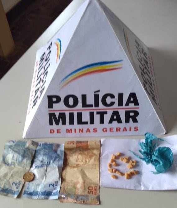 Mulher é presa por tráfico ao esconder drogas nas partes íntimas