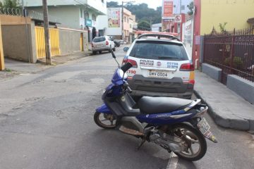 Moto furtada próximo à Delegacia é encontrada pela polícia no Centro de Itabira