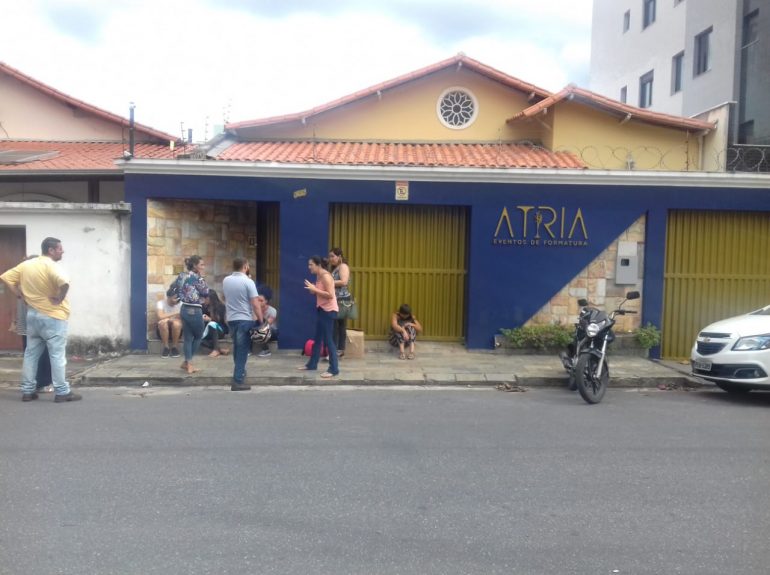 Universitários de Itabira temem perda de R$ 81 mil com empresa que deu calote em BH
