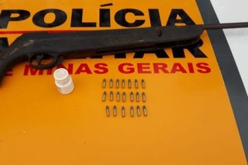 Polícia apreende espingarda de pressão adaptada para munição