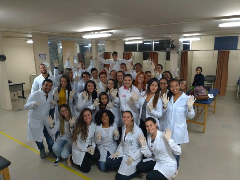 Formandos de Itabira e Belo Horizonte se unem em busca de respostas após calote de empresa