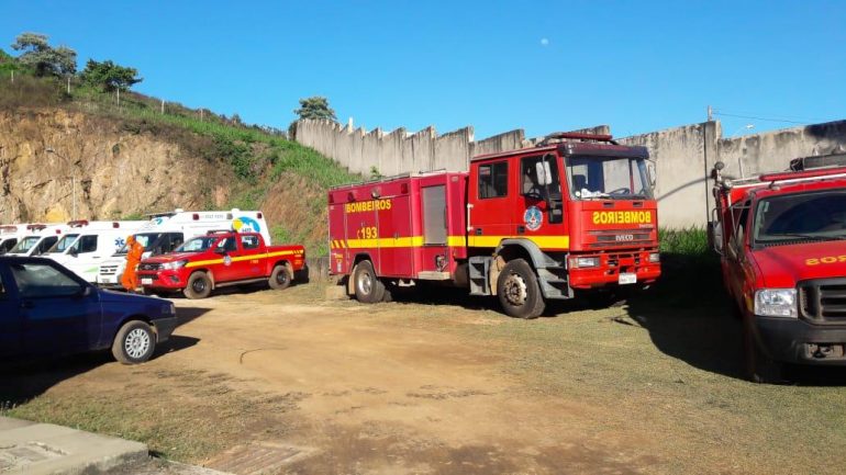 Bombeiros de Itabira, Ipatinga e BH se revezam para atender demandas de Barão de Cocais
