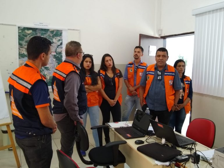 Equipe de Itabira conhece estrutura montada pela Defesa Civil em Barão de Cocais