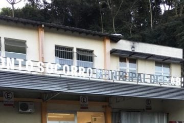 Feridos em acidente com van de estudantes na BR-381 são atendidos em hospital de Itabira