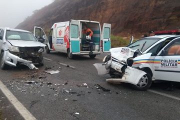 Prefeito e policiais ficam feridos em acidente com viatura da PM na BR-381