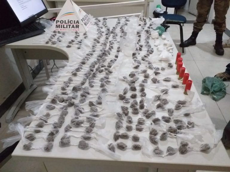 PM apreende 365 buchas de maconha no bairro Pedreira