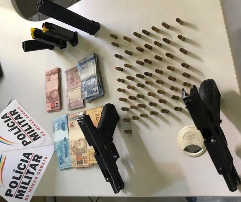 PM prende duas pessoas com armas em São José do Goiabal