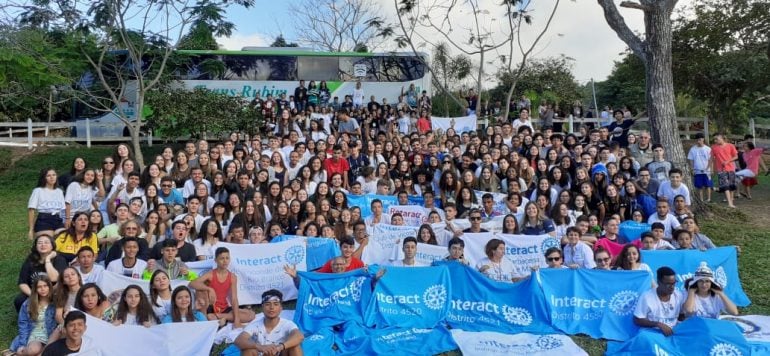 Jovens itabiranos são homenageados na conferência do Interact
