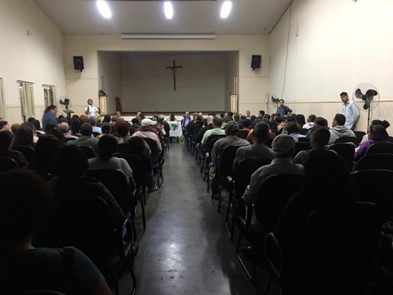 Com a presença de cinco promotores, assembleia geral dos ribeirinhos é marcada por pedido de união em Barão de Cocais Com a presença de cinco promotores, assembleia geral dos ribeirinhos é marcada por pedido de união em Barão de Cocais