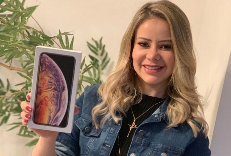 O que é bom merece bis! Carla Jardim sorteia novo iPhone XR com apoio de parceiros